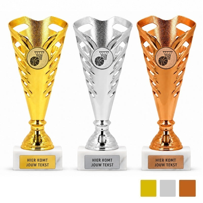 Basketbal Sportbeker Prime 18,5 cm in goud zilver en brons op witte marmeren voet
