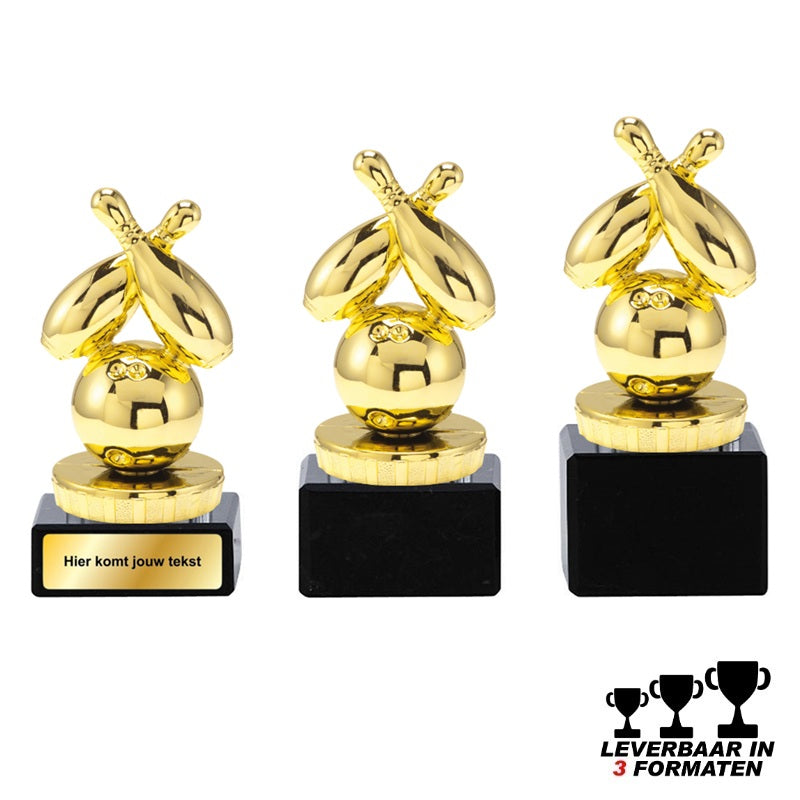Goudkleurige bowling trofee met drie kegels en bowlingbal op zwarte marmer voet – leverbaar in 10, 11 en 12 cm – personaliseerbaar met label of graveerplaatje