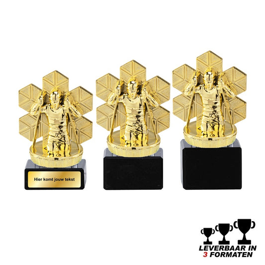 Goudkleurige langlauf trofee met skiër en stokken, op zwarte marmeren voet – leverbaar in 3 formaten en te personaliseren.
