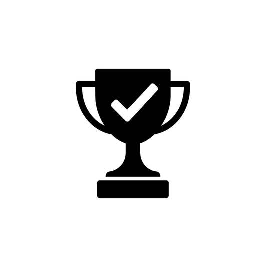 Icoon van trofee met vinkje – montageoptie voor het bevestigen van graveerplaatjes of linten
