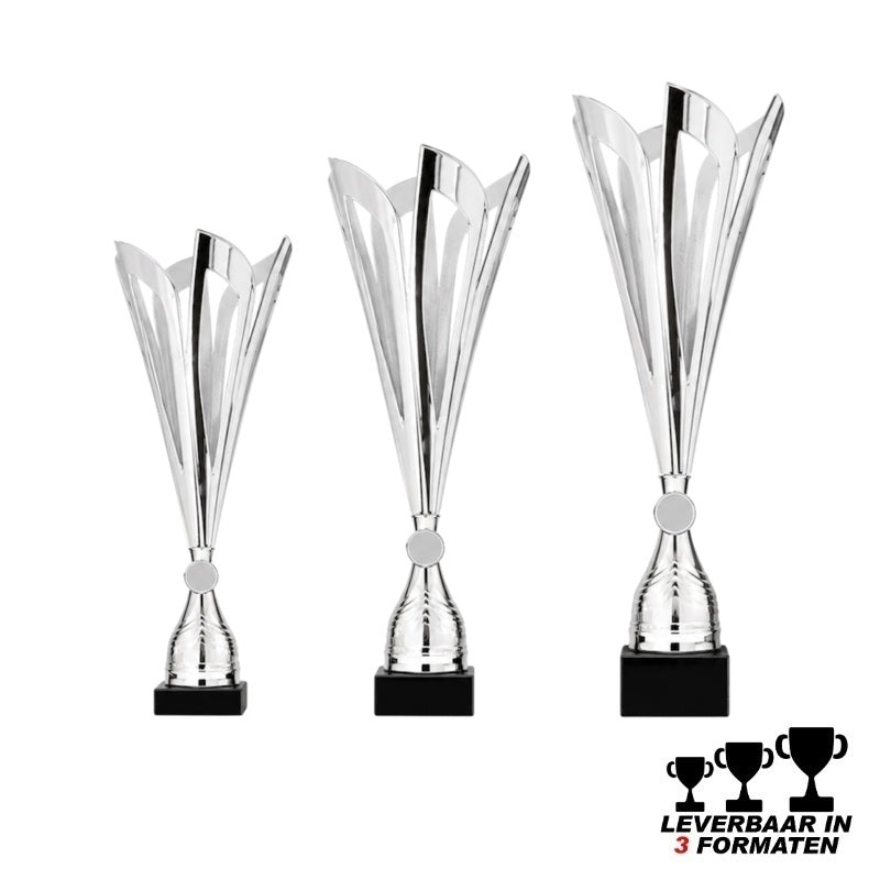 Trofee Como zilverkleurige kunststof trofee op marmeren voet leverbaar in 44, 45 en 46 cm