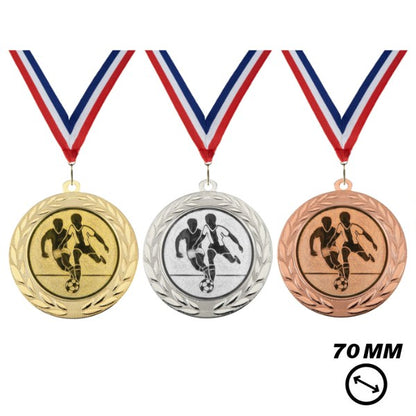 Voetbal medaille 70 mm van metaal in goud, zilver en brons met halslint
