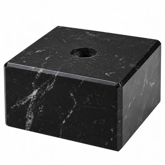 Zwart marmeren blok 75x75x40 mm met centraal boorgat als hoge basis voor trofeeën en awards
