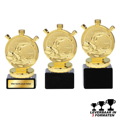 Goudkleurige zwem trofee met stopwatch en zwemmer op zwarte marmeren voet – leverbaar in 3 formaten en personaliseerbaar.
