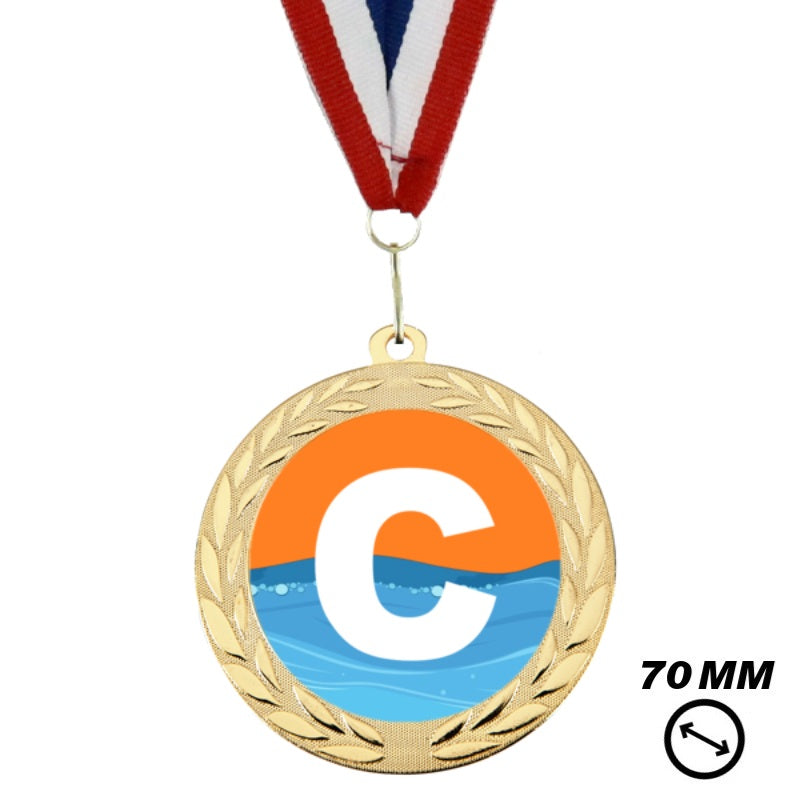 Zwemdiploma C medaille goud 70 mm met rood wit blauw halslint en C opdruk